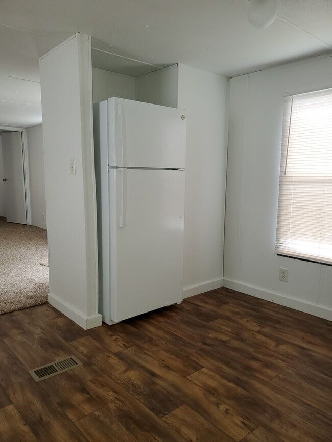 Building Photo - Ready to Move in