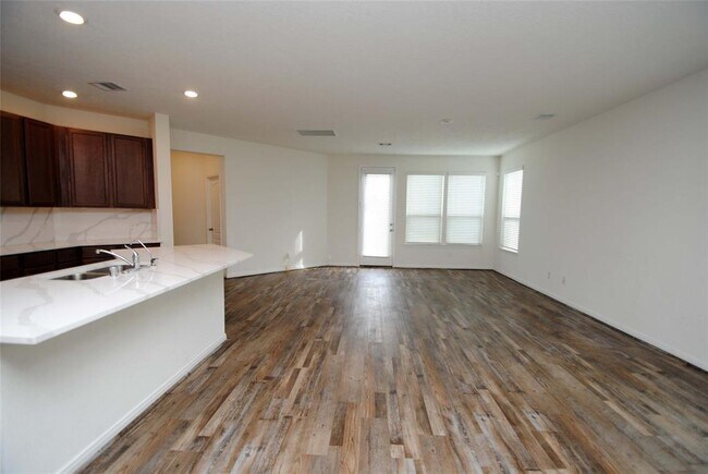 Building Photo - 4902 Hickory Deer Ln