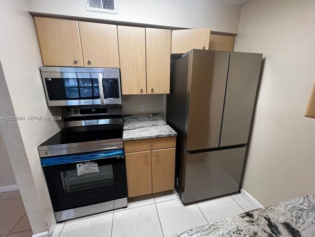 Building Photo - 2946 S University Dr