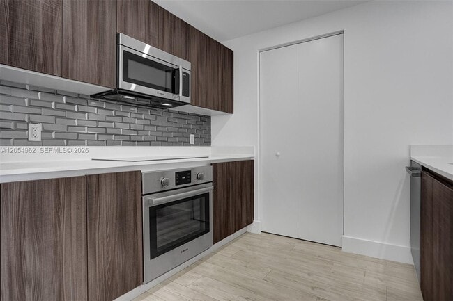 Foto del edificio - 488 NE 18th St