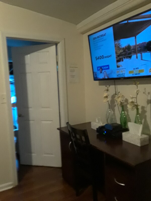 Foto del edificio - 69 Forest Lawn Ave