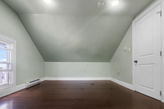 Building Photo - 271 Cator Ave