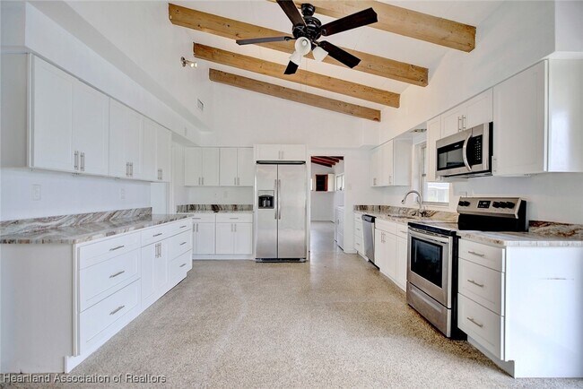 Foto del edificio - 3748 Sebring Pkwy