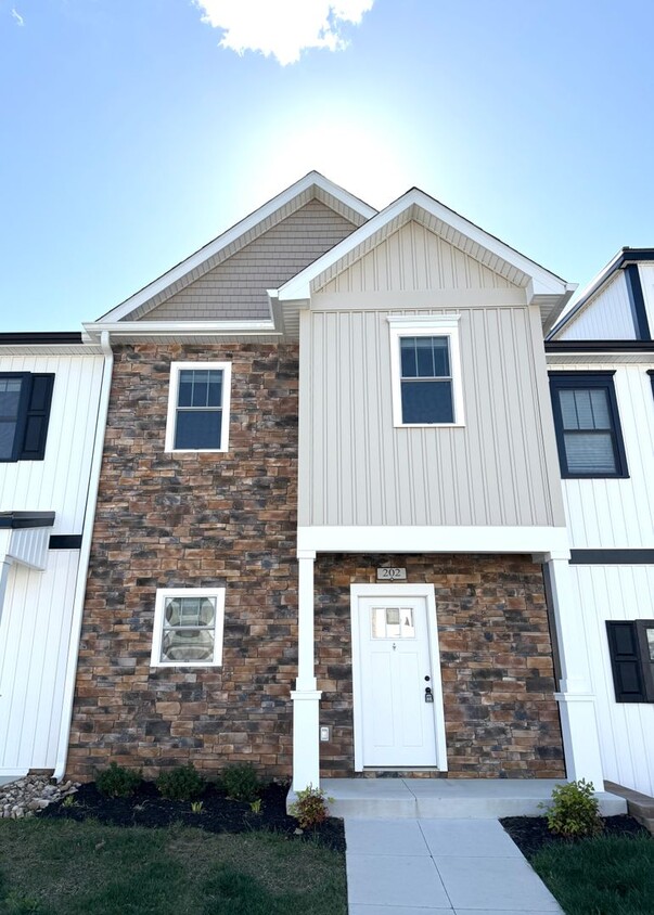 Primary Photo - 3 Bedroom Townhome in Lynchburg