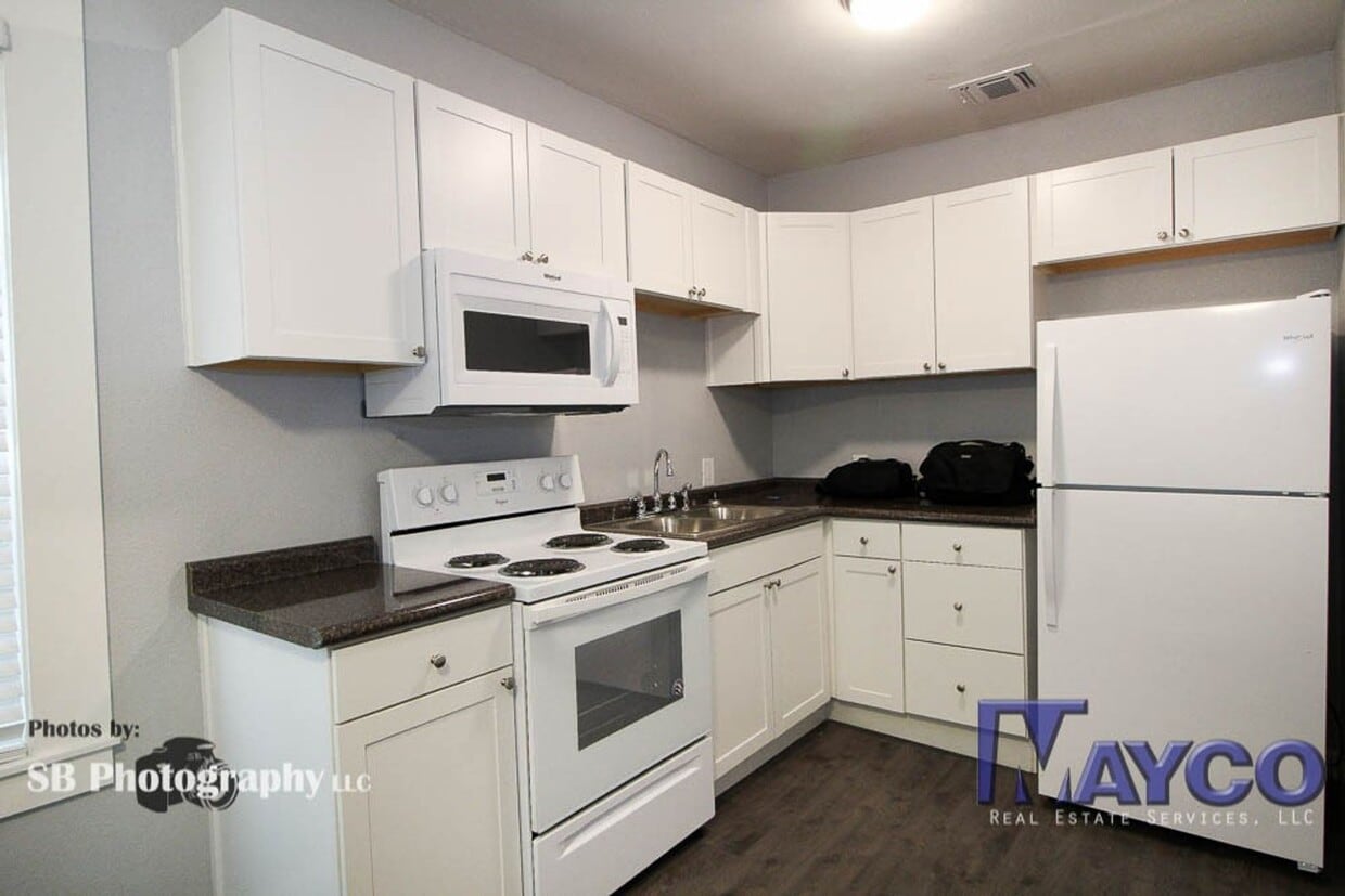 Primary Photo - 1 bedroom house in Highland!