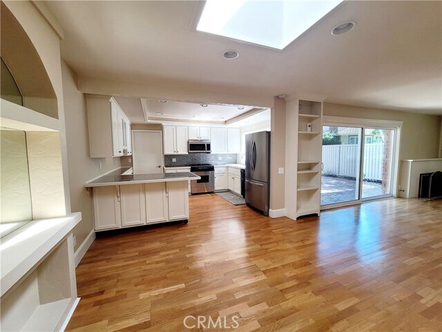 Building Photo - 5155 Thorn Tree Ln