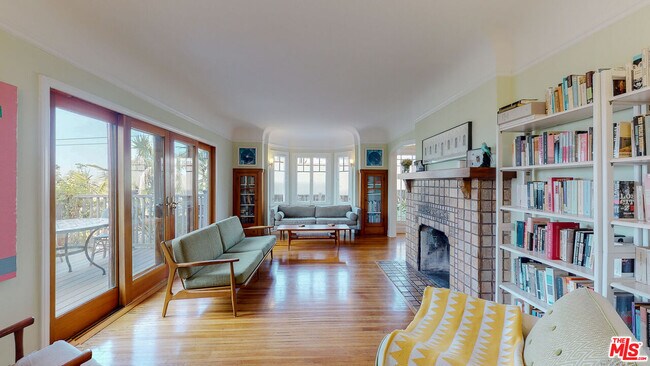 Foto del edificio - 3627 Crestmont Ave