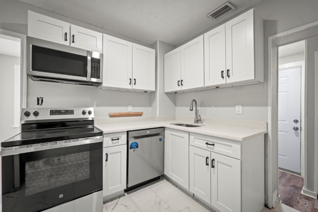 Building Photo - 3524 Boulevard
