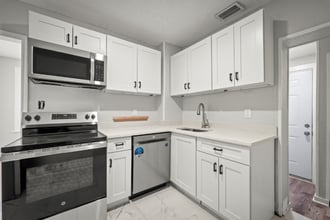 Building Photo - 3524 Boulevard