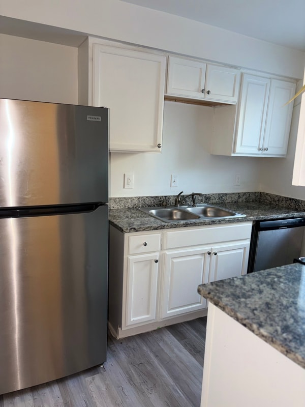 Foto del edificio - 4900 Central Dr