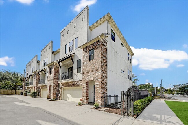 Building Photo - 744 W 24th St