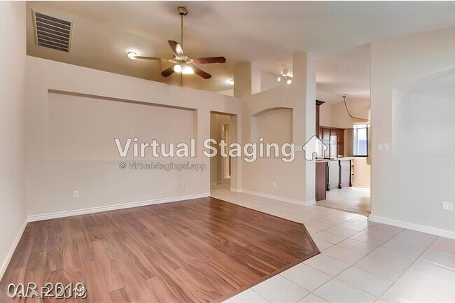 Foto del edificio - Renovated One Story NW Homes. Laminate Wood and Tile Flooring Throughout