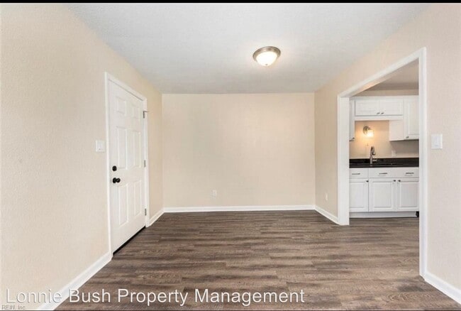 Building Photo - 9530 6th Bay St