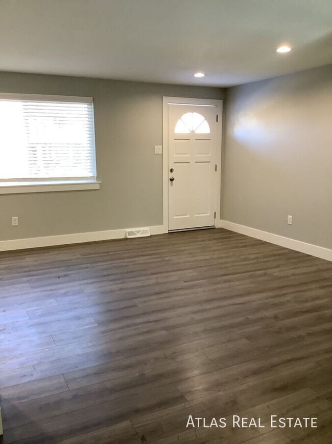 Building Photo - 13666 E Dakota Ave