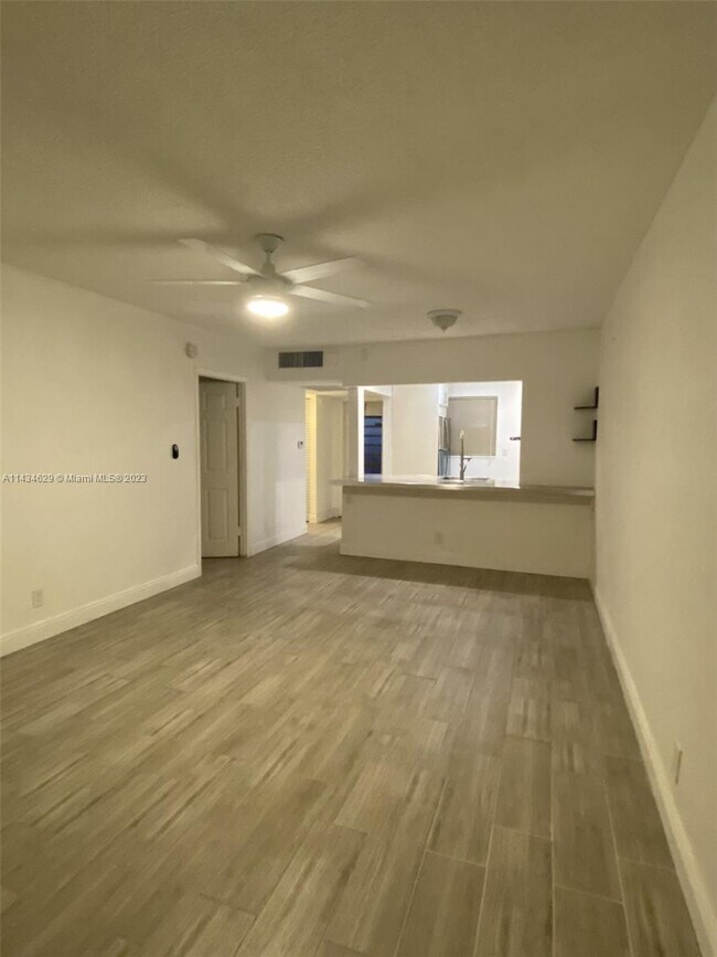 Building Photo - 5181 W Oakland Park Blvd
