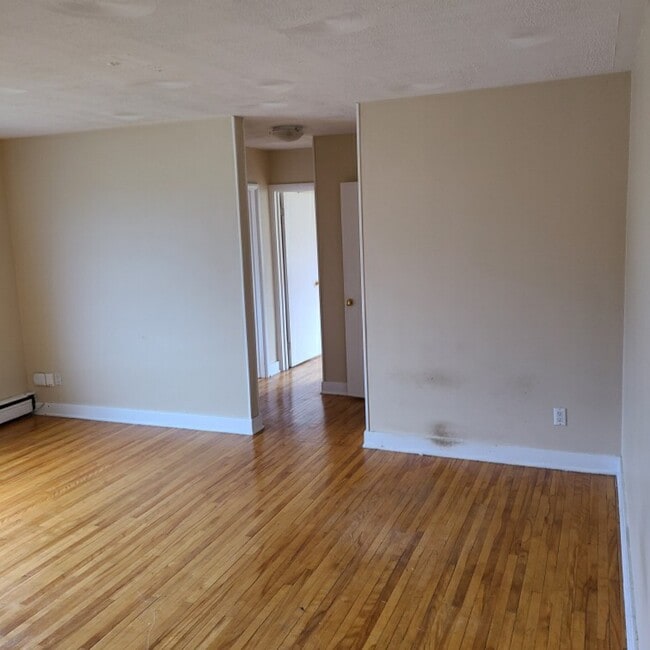 Building Photo - 445 Covert St