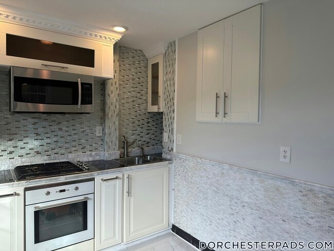 Building Photo - 235 Savin Hill Ave