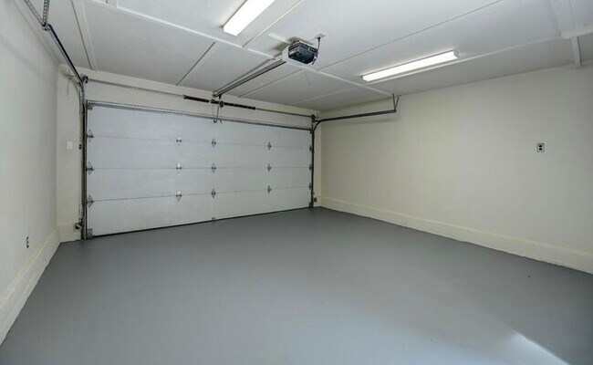 Building Photo - 2224 Newhall St