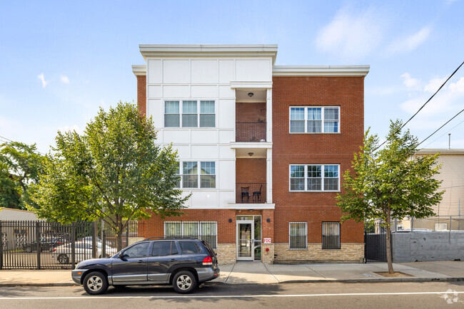 Front of Building - 84-86 Astor Street