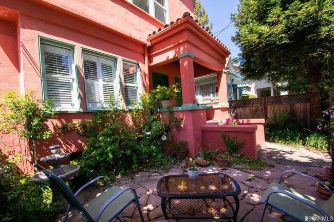 Building Photo - 650 65th St