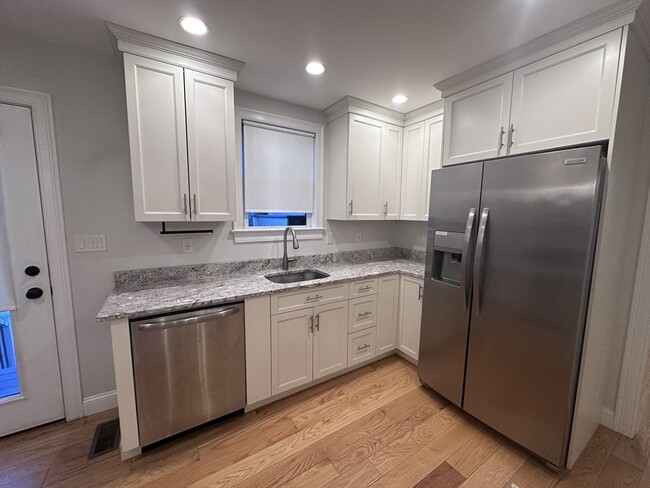 Building Photo - 35R Porter St