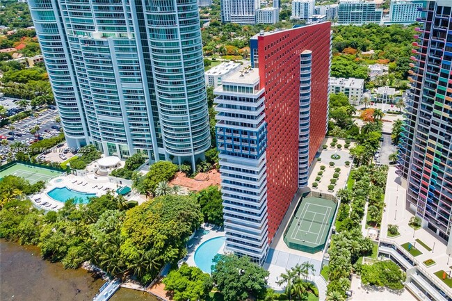 Foto del edificio - 1627 Brickell Ave