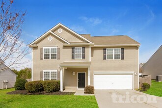 Building Photo - 2092 Roscommon Dr