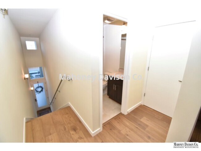Foto del edificio - Immaculate 2 bdrm/2.5 ba townhome with vie...
