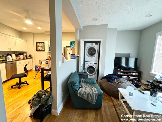 Foto del edificio - No Broker Fee - Available now, South Bosto...