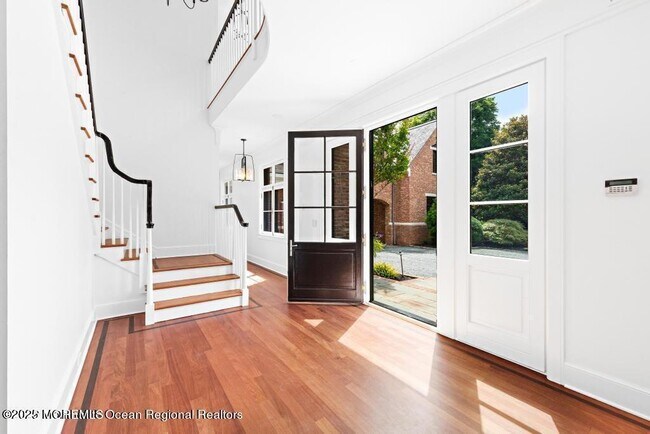 Building Photo - 18 Sheraton Ln