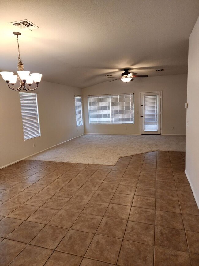 Foto del edificio - Spacious 3 bedroom in Rancho El Dorado Maricopa ***MOVE IN SPECIAL OFFERED***