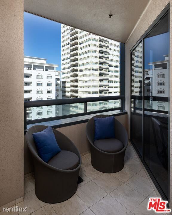 Building Photo - 2 br, 3 bath Condo - 10724 Wilshire Blvd #...