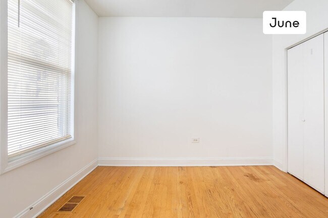 Foto del edificio - ROOM ONLY in 4-bed/2.0-bath Home