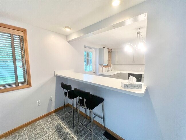 Building Photo - 120 Savage St