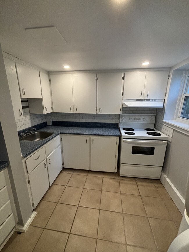 Building Photo - 59 Hillside Ave