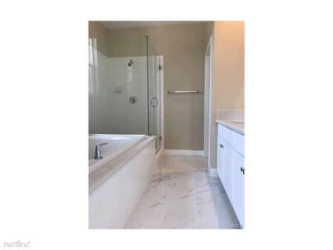 Foto del edificio - 545 W Foothill Blvd