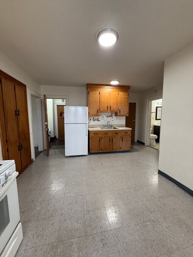 Foto del edificio - 579 Burritt St