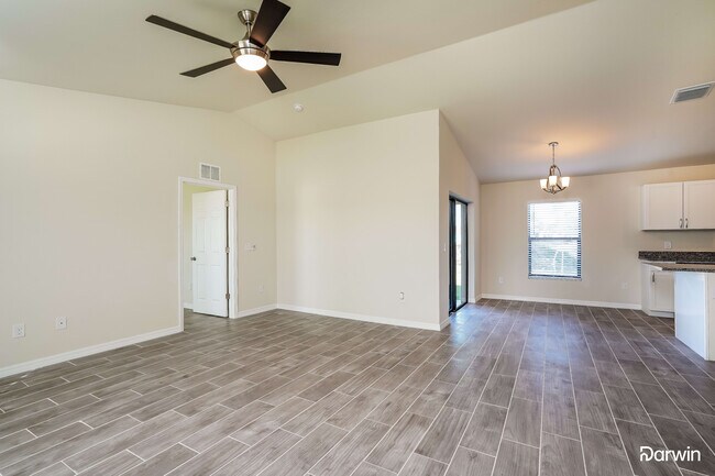 Building Photo - 911 NE 9th Street, CAPE CORAL, FL 33909