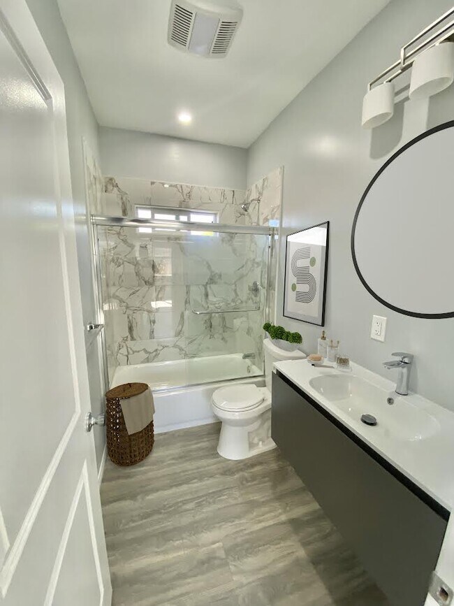 Bathroom - 5451 Brynhurst Ave