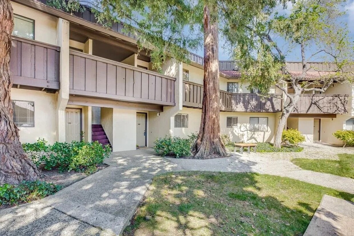 Foto principal - 2BD/1BA - Silicon Valley Charm: Stylish Co...