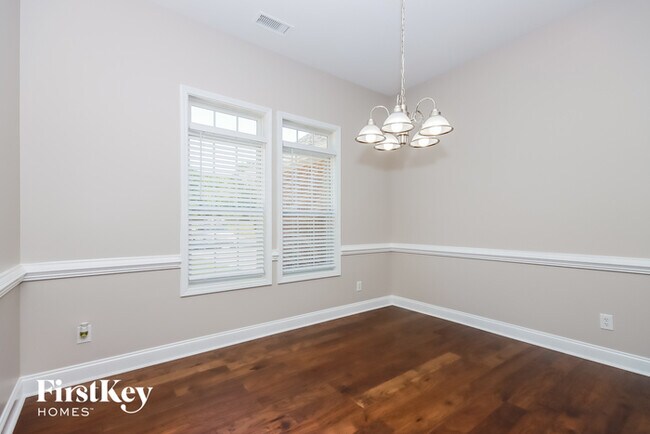 Foto del edificio - 645 White Oaks Rd