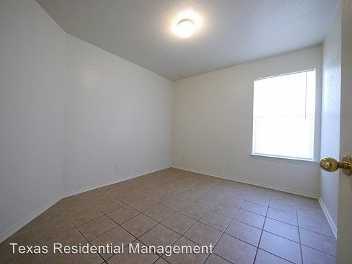 Building Photo - 305 Jeff Gordon Dr