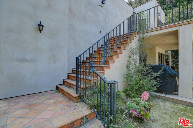 Building Photo - 10567 Ayres Ave
