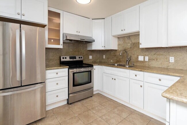 Foto del edificio - One bedroom  just a few steps away from the beach;