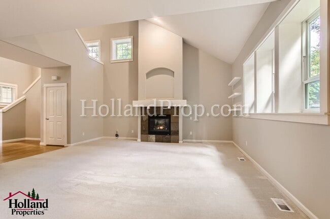 Foto del edificio - Amazing Home 3 Bed 2.5 Bath in Great Location! SPECIAL $150 credit on your first full month's rent