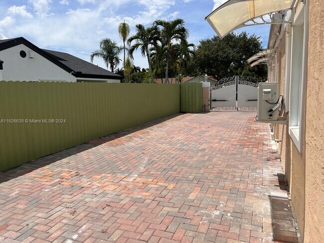 Foto del edificio - 15441 SW 158th St