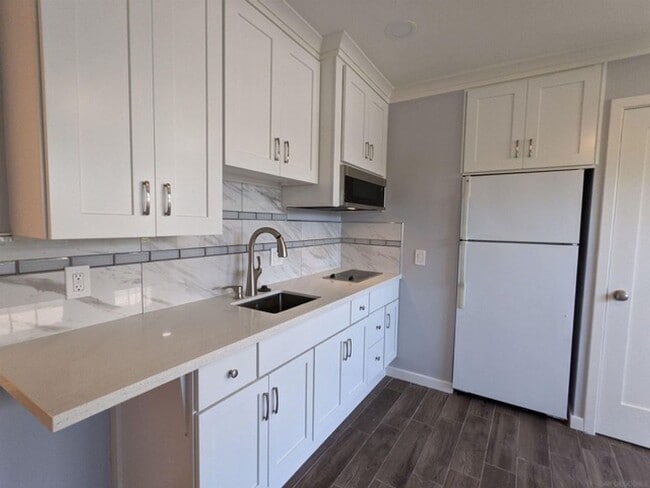 Building Photo - 10977 Bali Ln