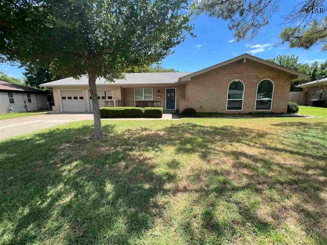 Primary Photo - 3505 Regina Cir
