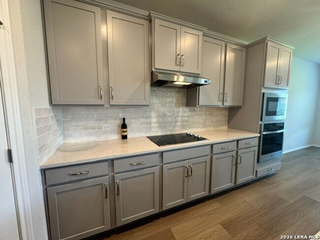 Foto del edificio - Newer Beautiful Home featuring 3-bedroom 2 Bath Plus office