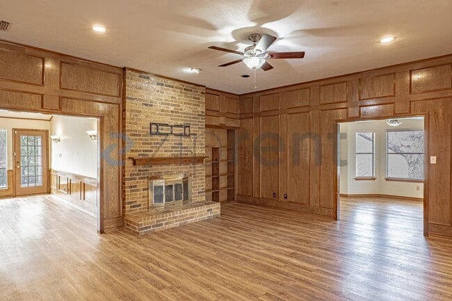 Building Photo - Unit